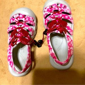 Keen children Sandler size 4